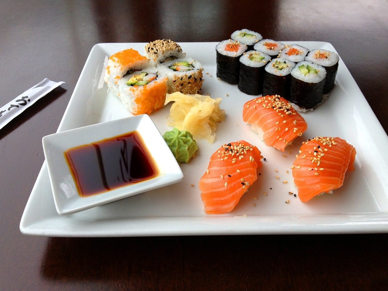 sushi z lososia
