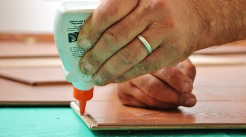 czym docinać panele podłogowe